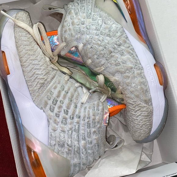 Lebron xvII LMTD (GS) - Picture 4 of 5